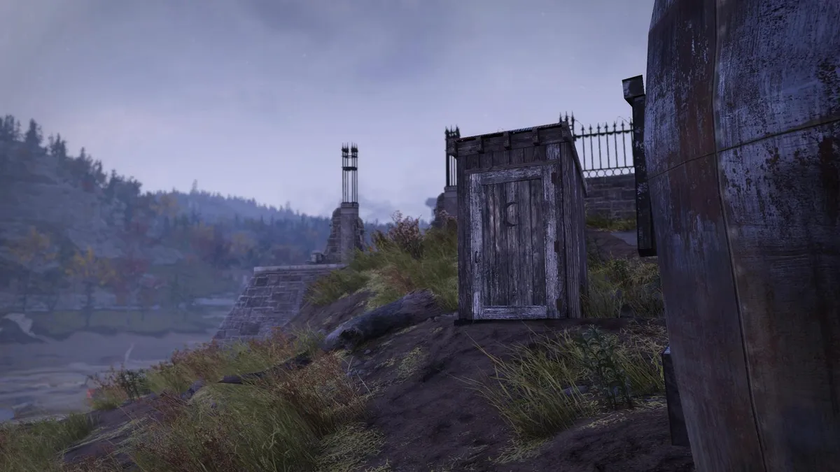 Lakeside Cabin Shitter